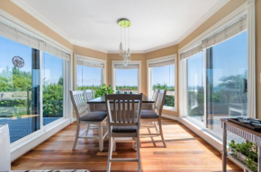 The West Vancouver luxurious house
